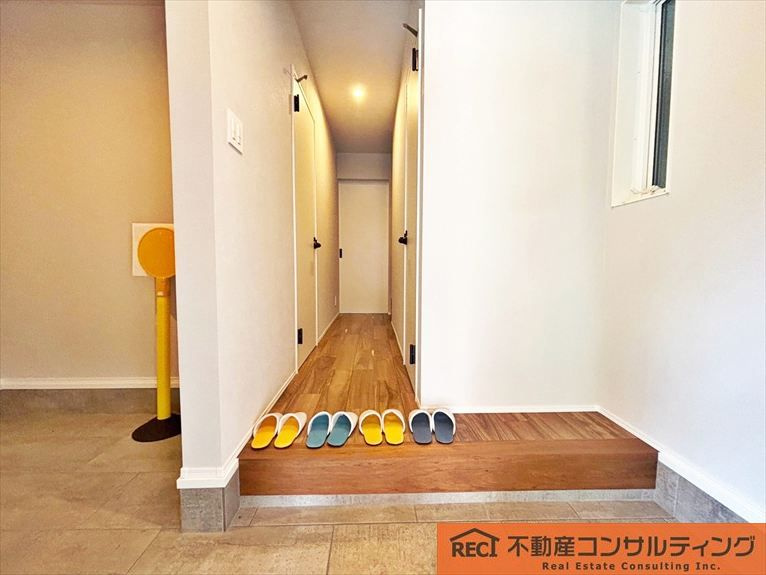 神戸市灘区赤坂通2丁目　新築戸建の玄関