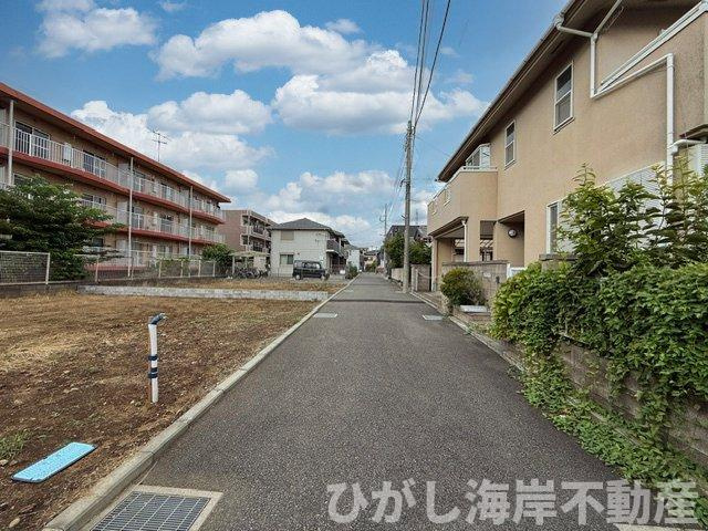 茅ケ崎市西久保　売地　全２区画の前面道路含む現地写真|現地外観