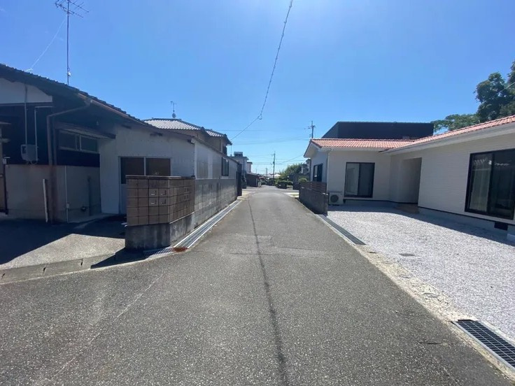 山陽小野田市厚狭　一戸建ての前面道路含む現地写真