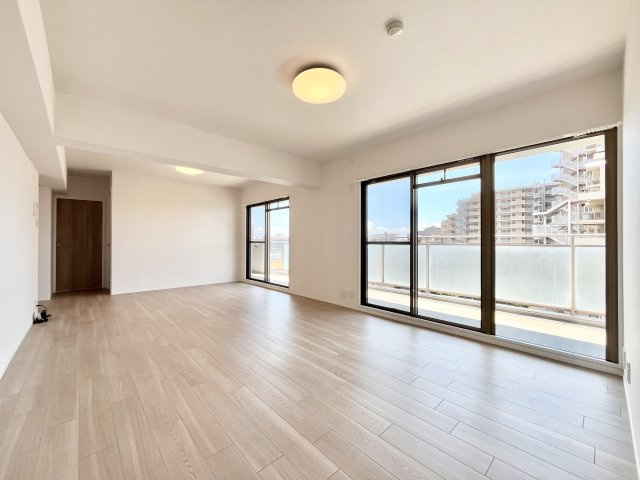本山ロイヤルマンションの居間・リビング