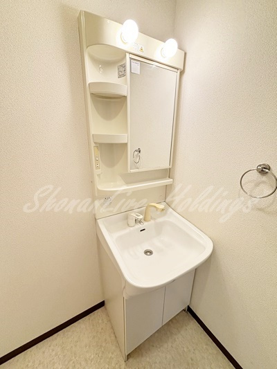 横浜市戸塚区品濃町の賃貸マンションの洗面所|明るい洗面所です