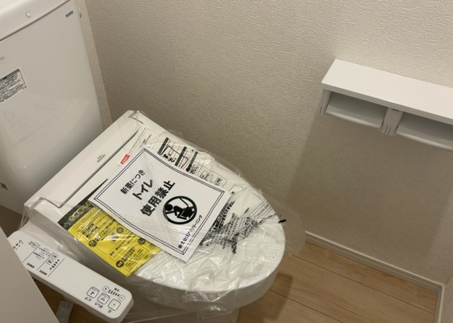 【トイレ】 | トイレは大きさや形、機能、抗菌性などが異なる多種多彩なタイプが各メーカーから出ています。それぞれに良さがあるため、事前にどういったタイプのトイレがいいのかをご家庭内で決めて、内見に行くといいでしょう。