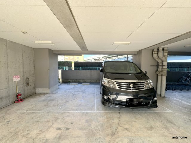 アスリート本町リバーウエスト　仲介手数料無料の駐車場