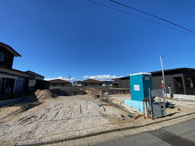 【新築戸建て】秋田市土崎港中央第5　2号棟の前面道路含む現地写真
