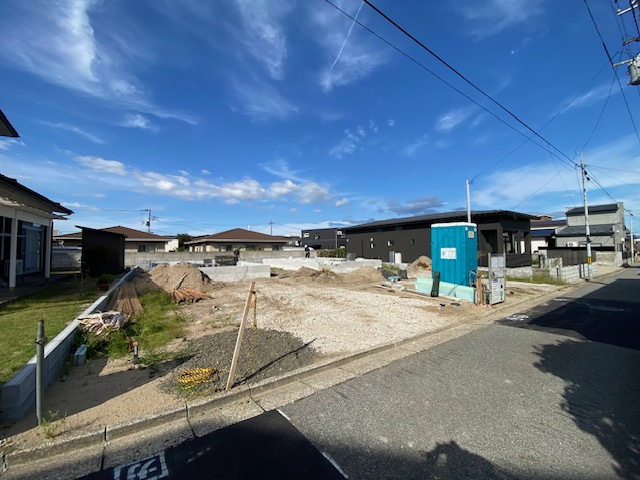 【新築戸建て】秋田市土崎港中央第5　1号棟の前面道路含む現地写真