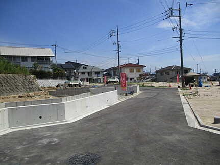 廿日市市地御前北３丁目　新築一戸建ての前面道路含む現地写真