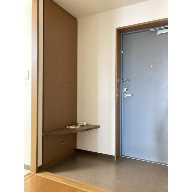 グランドヒルズ梶ヶ谷の玄関
