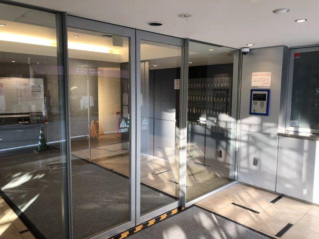 エスリード福島駅前第2のロビー