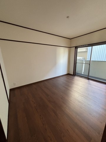 神田ハイツの洋室