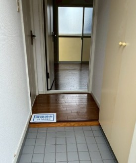 藤沢市善行２丁目のアパートの玄関