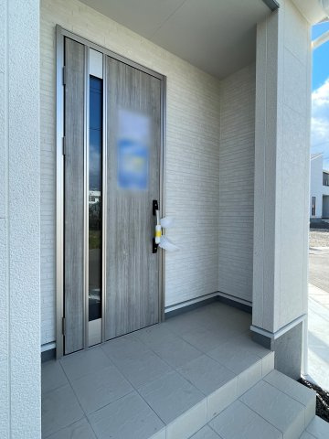 新築戸建・新築建売　福島市大森第10　大森小・信夫中の玄関|モニター付きインターホンで訪問者を確認できるので、防犯対策やプライバシー保護など安心です！