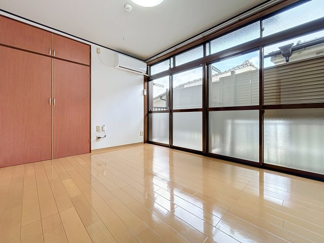プチシーガルの居間・リビング|明るいお部屋です