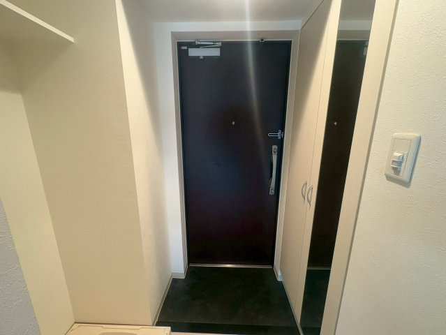 アリビオ江坂南金田の玄関