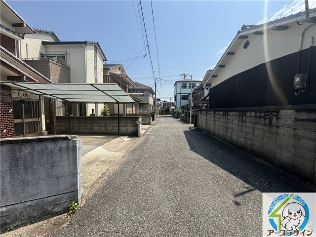 加古川市平岡町二俣　中古戸建の前面道路含む現地写真
