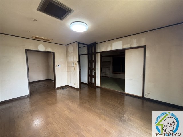 加古川市平岡町二俣　中古戸建の居間・リビング
