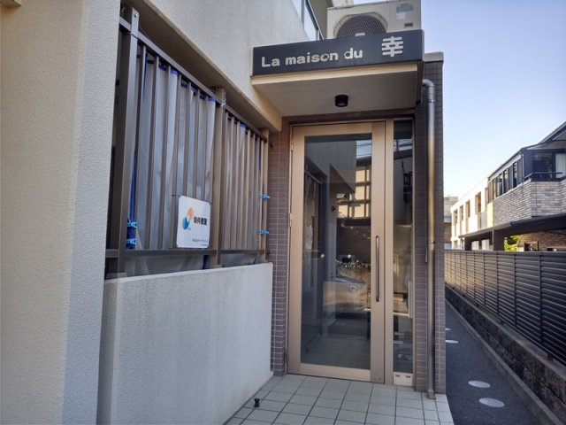 板橋区小茂根４丁目の賃貸マンションのエントランス
