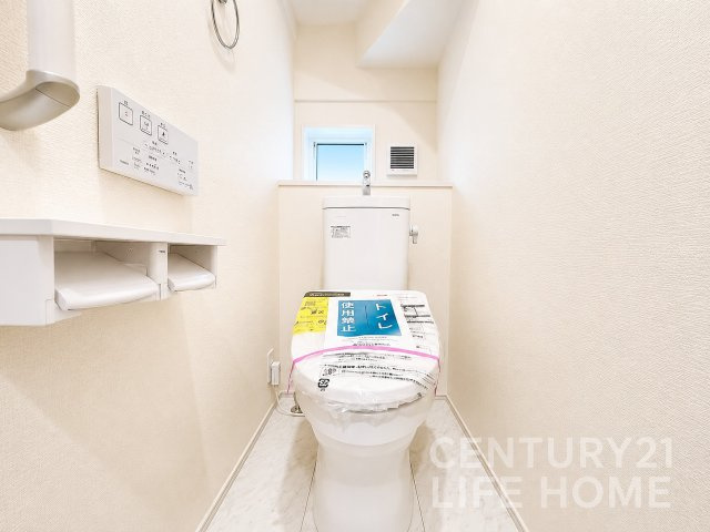 【トイレ】 | グリーンライン「川和町」新築戸建 | 清潔感のあるトイレです