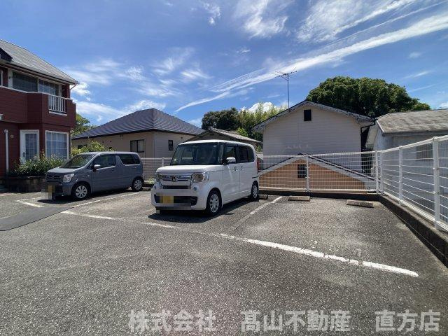 シャルマンハイツＢの駐車場