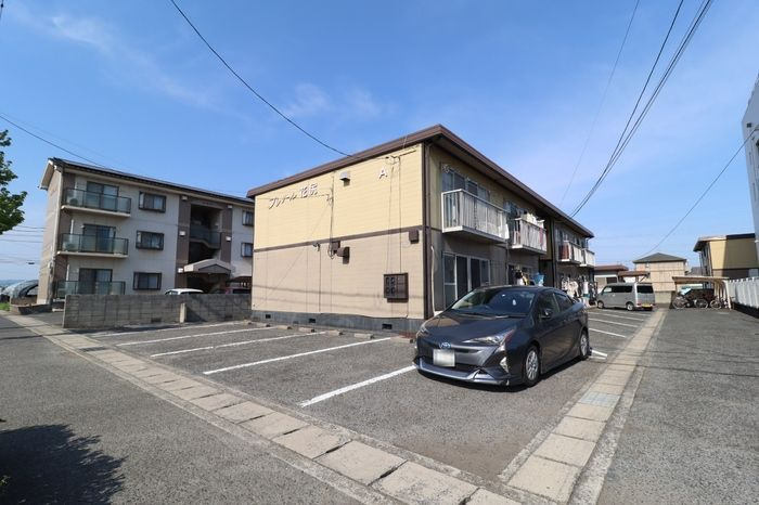 プレジール花尻　A棟の駐車場