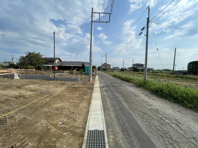 新築戸建・新築建売　太田市新田上江田町第2　綿打小学校・綿打中学校の前面道路含む現地写真
