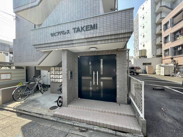 セピアパレスＴＡＫＥＭＩのエントランス