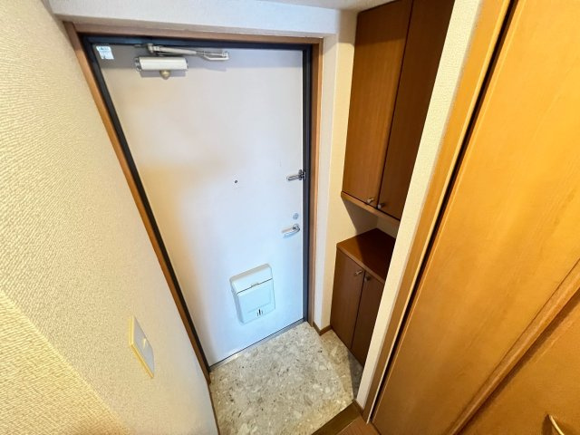 レフィナード・トーレの玄関|同マンションの同じタイプの引用写真です（現況優先）