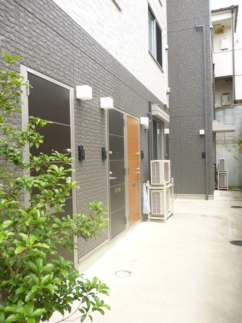 West  Village のエントランス