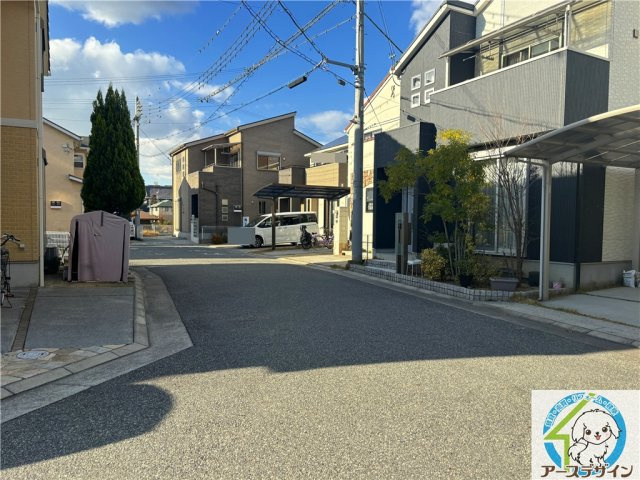 【アースデザイン】大久保町大久保町　オーナーチェンジ駅近戸建の前面道路含む現地写真