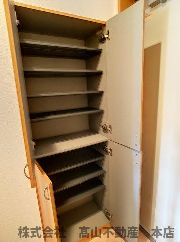 宗像市赤間駅前１丁目の賃貸マンションの収納