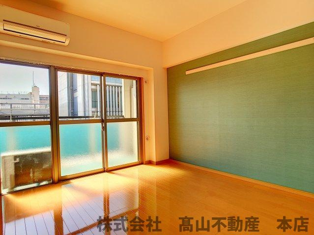 宗像市赤間駅前１丁目の賃貸マンションの居間・リビング