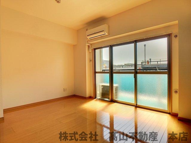 宗像市赤間駅前１丁目の賃貸マンションの居間・リビング
