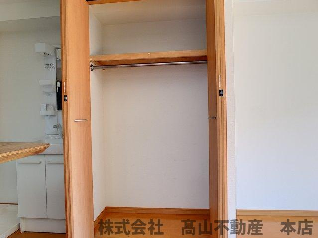 宗像市赤間駅前１丁目の賃貸マンションの収納