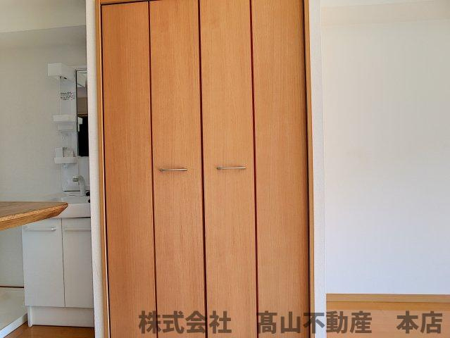 宗像市赤間駅前１丁目の賃貸マンションの収納