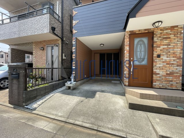 富士見市鶴馬戸建ての駐車場
