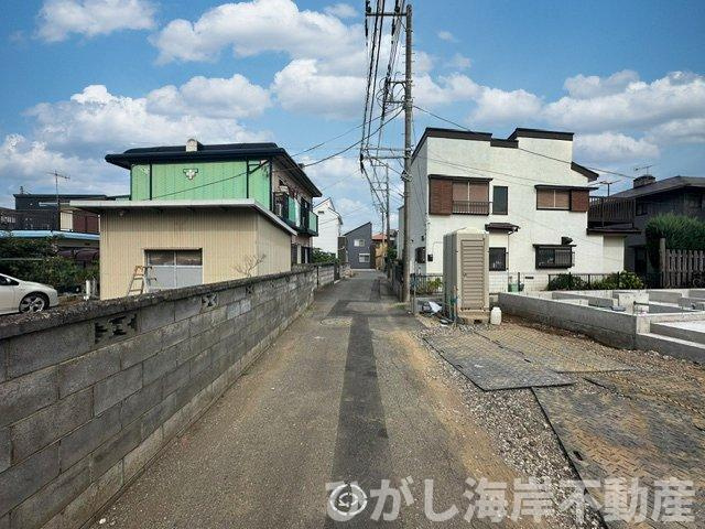 茅ヶ崎市南湖５丁目　新築戸建　全２棟の前面道路含む現地写真|7月30日撮影　建築中　現地外観
