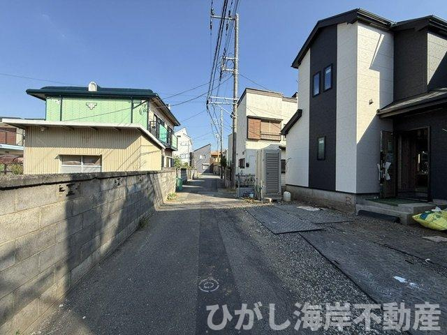 茅ヶ崎市南湖５丁目　新築戸建　全２棟の前面道路含む現地写真|10月9日撮影　建築中　現地外観