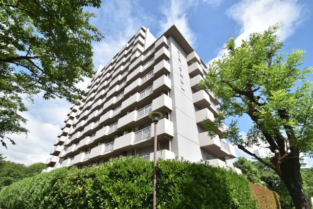 【エントランス】 | シティコープ大森東 | お客様を、そして住人を出迎えてくれるマンションのエントランス。ゴミが落ちていないことからも、管理状態の良さや住民の節度の高さが見て取れます。～即日のご見学可能～　お問合せはお気軽にどうぞ。
