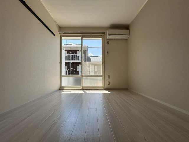クイーンハイツ青山Aの居間・リビング