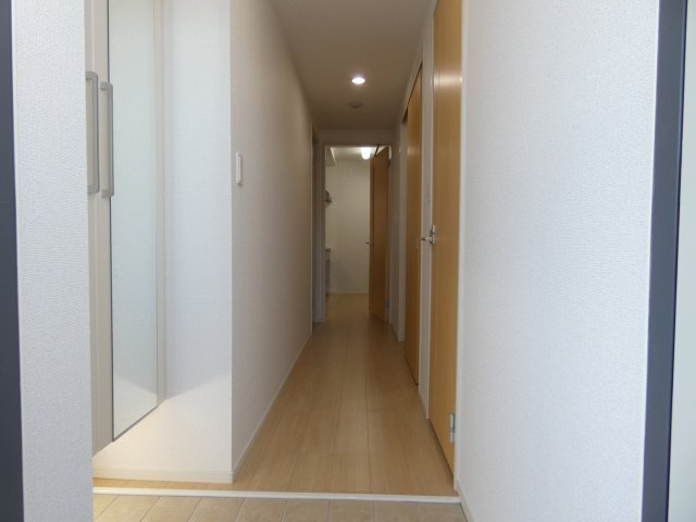 ヒルズ赤羽の玄関