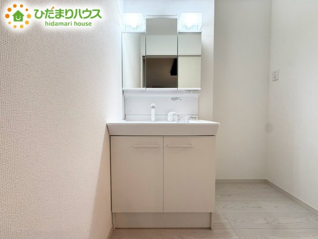 上尾市原市3期　新築戸建　02の独立洗面台