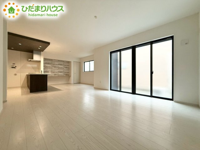 上尾市原市3期　新築戸建　02の居間・リビング|LDK：21帖
