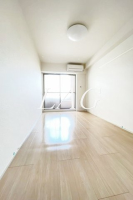 【居間・リビング】 | エクセレント・ヴィラ | 洋室のお部屋です。