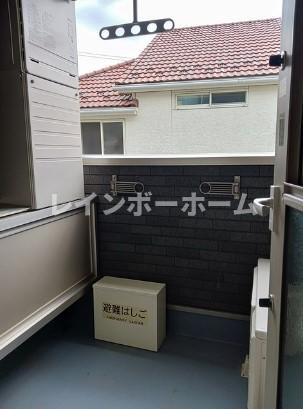 柏市つくしが丘５丁目のアパートのバルコニー