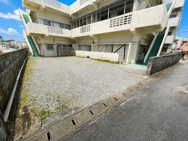 沖縄市照屋四丁目の周辺