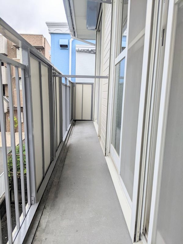 茨木市西中条町のマンションのバルコニー