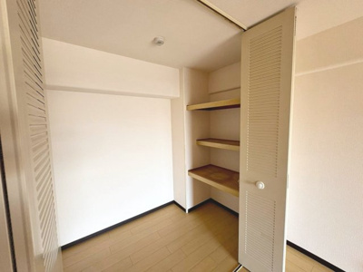 【収納】 | 岸和田コーポラス１号棟 | ウォークインクローゼットもございます　沢山収納できて嬉しいですね
