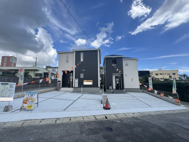 南城市玉城前川（全2棟）2号棟の外観|2号棟　並列駐車2台可♪