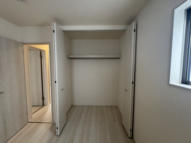 南城市玉城前川（全2棟）2号棟の収納|2号棟　洋室6帖＋CL付き♪