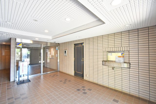 コスモ大宮グレイスコートのエントランス
