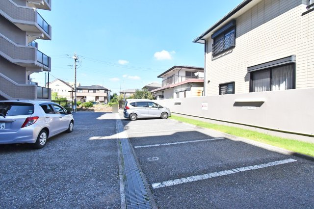 コスモ大宮グレイスコートの駐車場